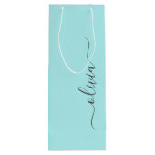 Aqua Blauwe Teal Moderne Script Meisjesachtige Mon Wijn Cadeautas (Achterkant)