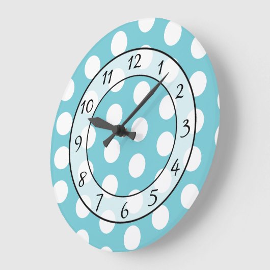 Aqua Bleu et Blanc Polka Pot horloge Whimsical (Angle)