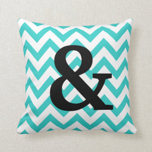Aqua et coussin blanc d'esperluète de Chevron