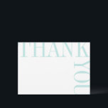 Aqua et White Modern Grand Texte Merci Note<br><div class="desc">Beachy aqua bleu et blanc typographie se sent moderne et frais dans une disposition unique et frappante qui pousse littéralement les limites de la page. Un feuille à l'arrière vierge assez d'espace pour une note de remerciement écrite à la main.</div>
