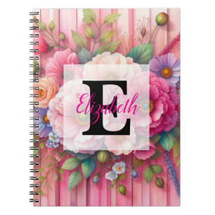 Aquarel monogram pastelbloemen op roze hout notitieboek