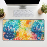 Aquarelle Abstraite rétro moderne Arc-en-ciel tein<br><div class="desc">Ajoutez une éclat de couleur et de créativité à votre espace de travail avec notre Tapis de bureau en teinture d'Aquarelle Arc-en-ciel Abstrait rétro moderne. Ce tapis résume parfaitement la joie et la spontanéité de la tendance rétro cravate-teinture, tout en ajoutant une touche moderne et abstraite. Ses belles teintes arc-en-ciel...</div>
