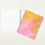 Aquarelle colorée mensuelle non datée 2023<br><div class="desc">Un planificateur hebdomadaire et mensuel moderne et élégant, avec un motif d'aquarelle abstrait dans une palette de couleurs chaudes et relevantes, rose, orange et jaune, pour vous donner un sentiment d'énergiveté et de motivation tout au long de l'année. Customisez facilement l'année et ajoutez votre nom au début de la couverture....</div>