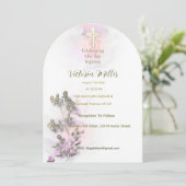 Aquarelle douce et Croix dorée invitation au baptê (Debout devant)