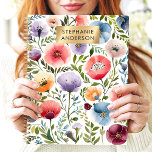 Aquarelle du jardin vibrant Floral Nom personnalis<br><div class="desc">Cette décoration joyeuse présente un jardin animé de fleurs d'aquarelle dans une variété de tonalités audacieuses, dont le rouge, le rose, le violet, l'orange et le bleu. La végétation délicate ajoute profondeur et charme, tandis que la plaque dorée épurée apporte une touche personnalisée. Parfait pour les étudiants, les professionnels ou...</div>