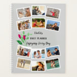 Aquarelle Flower Bud Grey Pink 12 Photo Collage<br><div class="desc">Personnalisez votre planificateur avec vos photos, nom et texte personnalisé. Ce design modèle est prêt pour vous à ajouter 12 de vos photos préférées au capot avant. Les deux photos du milieu apparaîtront également automatiquement dans une plus grande taille sur le dos. Le design est sur un arrière - plan...</div>