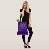 Aquarelle Purple Floral Sac fourre-tout Monogramme (Sur le modèle)