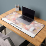 Aquarelle Triangle Mauve Gris rose crème MONOGRAM<br><div class="desc">Delicate élégante et féminine aquarelle triangle kaleidoscope thème DESK MAT avec une palette subtile de crème rose mauve jaune clair et gris. Une caractéristique notable de ce tapis de bureau est l'inclusion d'un espace personnalisable en bas, vous permettant de le personnaliser avec votre nom ou profession. Cette touche personnelle ajoute...</div>