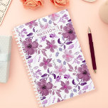Aquarelle violet Floral Personnalisé<br><div class="desc">Créez un havre personnalisé pour vos plans et vos rêves avec ce planificateur personnalisable, décoré dans un design floral aquarelle captivant. Les teintes mauves et douces créent une toile de fond sereine pour vos bouses quotidiennes, tandis que l'option d'ajouter votre nom ou vos initiales le rend unique. Restez organisé et...</div>