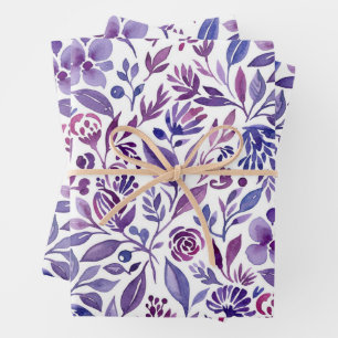 Aquarelpatroon met paarse bloemen en bladeren inpakpapier vel