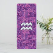 Aquarius Zodiac Sign on fuchsia digital camo (Staand voorkant)