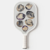 Aquinnah klampt de pickleball racket aan (Achterkant)