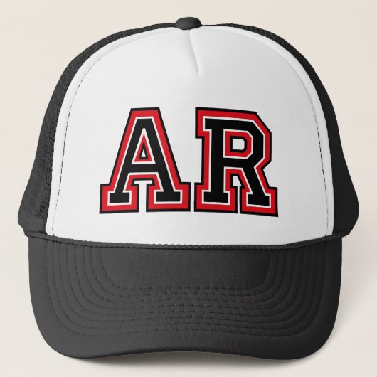 "AR" Monogram Trucker Hat Pet (Voorkant)