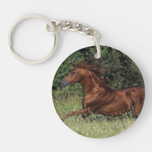 Arabische Stallion in de gras Sleutelhanger (Voorkant)