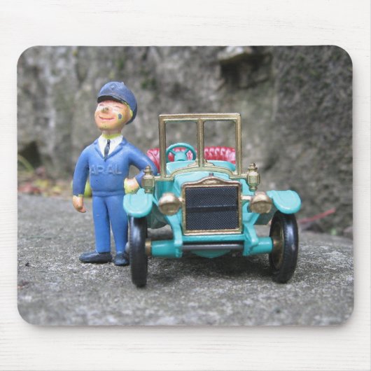 ARAL-gasstation, bediende en modelauto Muismat (Voorkant)