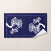 Arbre abstrait blanc et marine frontière bleu (Serviette à main)