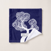 Arbre abstrait blanc et nom bleu marine (Gant de toilette)