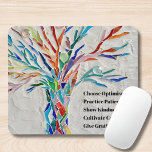 Arbre de devis motivationnel<br><div class="desc">Ce tapis de souris décoratif est orné d'un arbre en mosaïque aux couleurs de l'arc-en-ciel et d'une citation inspirante. Parce que nous créons notre propre oeuvre, vous ne trouverez pas cette image exacte d'autres designers. Mosaïque originale © Michele Davies. Citation originale © Michele Davies.</div>