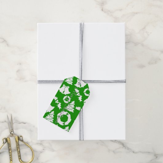 Arbre de Noël vert et présente des étiquettes cade (Avec de la ficelle)