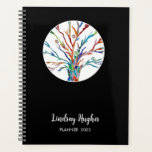 Arbre de vie personnalisé Noir<br><div class="desc">Planificateur de l'arbre de vie personnalisé 2022. Ce planificateur élégant est décoré avec un design Arbre de Vie aux couleurs arc-en-ciel sur un arrière - plan noir. Facilement personnalisable avec votre nom et votre année. Parce que nous créons notre propre oeuvre, vous ne trouverez pas cette image exacte d'autres designers....</div>