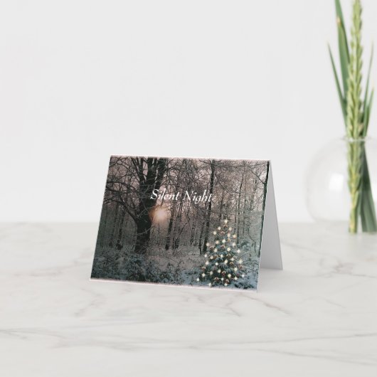 Arbre éclairé dans Snowy Woods Carte de voeux de v (Devant)