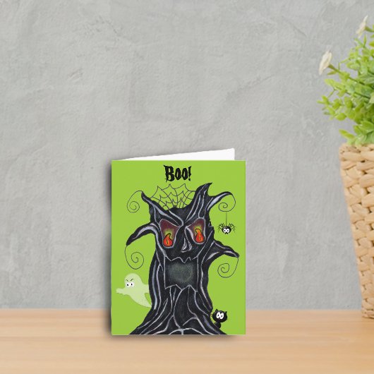 Arbre éffrayant avec la carte de note d'amis