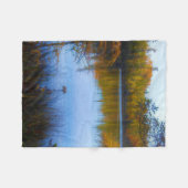 arbres à travers un lac dans la couverture de (Devant (Horizontal))