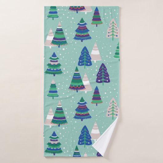 Arbres de Noël sur un arrière - plan bleu (Serviette de bain)