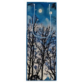 Arbres foncés contre un ciel bleu dans un sac cade (Devant)