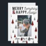 Arbres modernes rouges de triangle de la carte de<br><div class="desc">Une salutation très moderne de Noël avec le plaid de buffle rouge,  noir,  le gris et la triangle a formé des arbres de Noël. Joyeux tout heureux toujours ! Ajoutez votre propre message sur le dos ! Message je si vous avez n'importe quelles questions.</div>