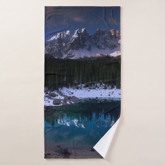 ARBRES PRÈS DE LA MONTAGNE (Serviette de bain)