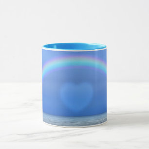 Arc-en-ciel et coeur au-dessus de la Coupe de Mug
