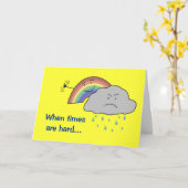 Arc en ciel joyeux derrière une carte d'encouragem (Fleur jaune)