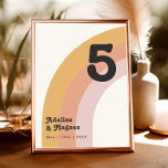 Arc-en-ciel moderne rétro 70's | Numéro de table<br><div class="desc">Cet arc-en-ciel moderne rétro des années 70 | numéro de table est parfait pour votre simple orange vintage, or rose, et mariage rose roux. Conçu avec des éléments d'une arche boho classique et colorée et des rayures super minimalistes. L'aménagement a une atmosphère abstraite de plage tropicale unique, idéale pour n'importe...</div>