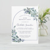Arc floral bleu Dusty 90e anniversaire Invitation (Debout devant)