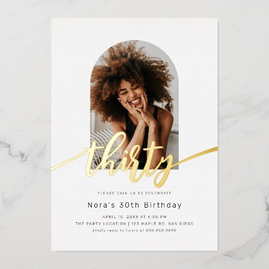Arc moderne Photo 30th Birthday Foil Invitation (Recto)