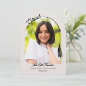 Arched Grad Announcement Invitation with Photo (Debout devant)
