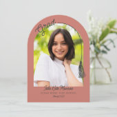 Arched Grad Announcement Invitation with Photo (Debout devant)