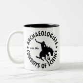 Archeoloog Mok (Links)