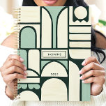 Arches géométriques modernes 2025 Nom personnalisé<br><div class="desc">Agrémentez l'organisation avec ce planificateur moderne et artistique au design géométrique unique avec des arcs dans les tons vert et crème apaisants. Personnalisez-le avec votre nom pour une touche unique. Ce planificateur est parfait pour suivre les rendez-vous, les rendez-vous et toutes vos dates importantes tout au long de 2025. Avec...</div>