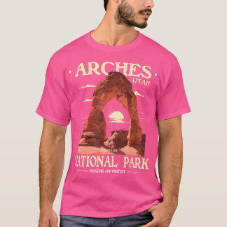 Arches Nationaal Park - Retro Wandelen Camping Lov T-shirt