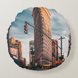 ARCHITECTURELE FOTOGRAFIE VAN DE BROEIENDE GEBOUW ROND KUSSEN
