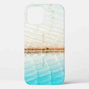 ARCHITECTURELE FOTOGRAFIE VAN EEN BINNENPOOL iPhone 12 HOESJE