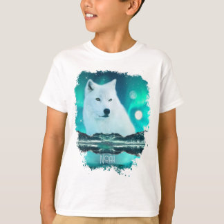 Arctische wolf en magische nacht met noorderlicht t-shirt