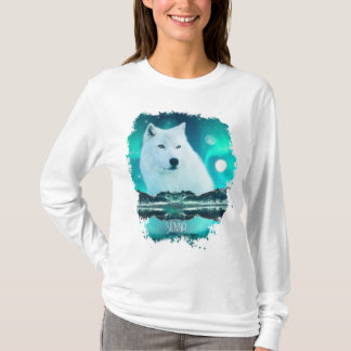 Arctische wolf en magische nacht met noorderlicht t-shirt