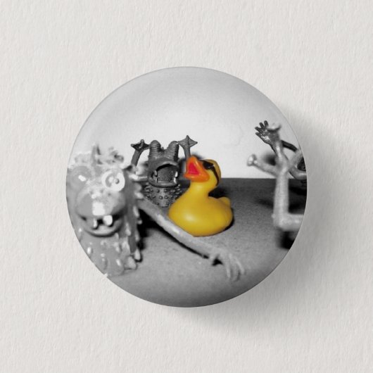 Arg. Monsters!' Rubber Duck Button (klein) (Voorkant)