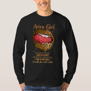 Aries meisje geliefd door genoeg vuur in haar olie t-shirt