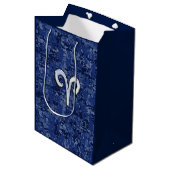 Aries Zodiac Sign Blue Digital Camouflage Medium Cadeauzakje (Voorkant Gekanteld)