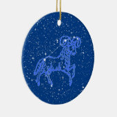 Aries Zodiac Sign met sterren op Deep Blue Ceramic Keramisch Ornament (Rechts)