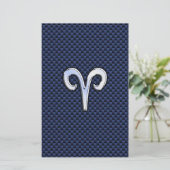 Aries Zodiac Sign on Navy Blue Carbon Fiber Print Briefpapier (Staand voorkant)